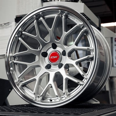 ESR Wheels APX01 HYPER SILVER MACHINE LIP 18x8.5 +40 5x112mm 66.6mm - Wheelwiz