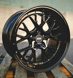 ESR Wheels CS11 GLOSS BLACK 18x8.5 +35 5x114.3mm 72.6mm - Wheelwiz