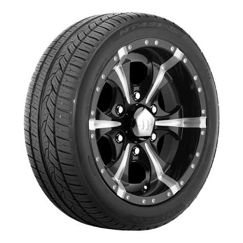 Nitto NT421Q 235/55R18