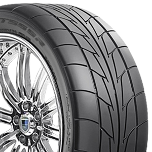 Nitto NT-555R 305/45R18