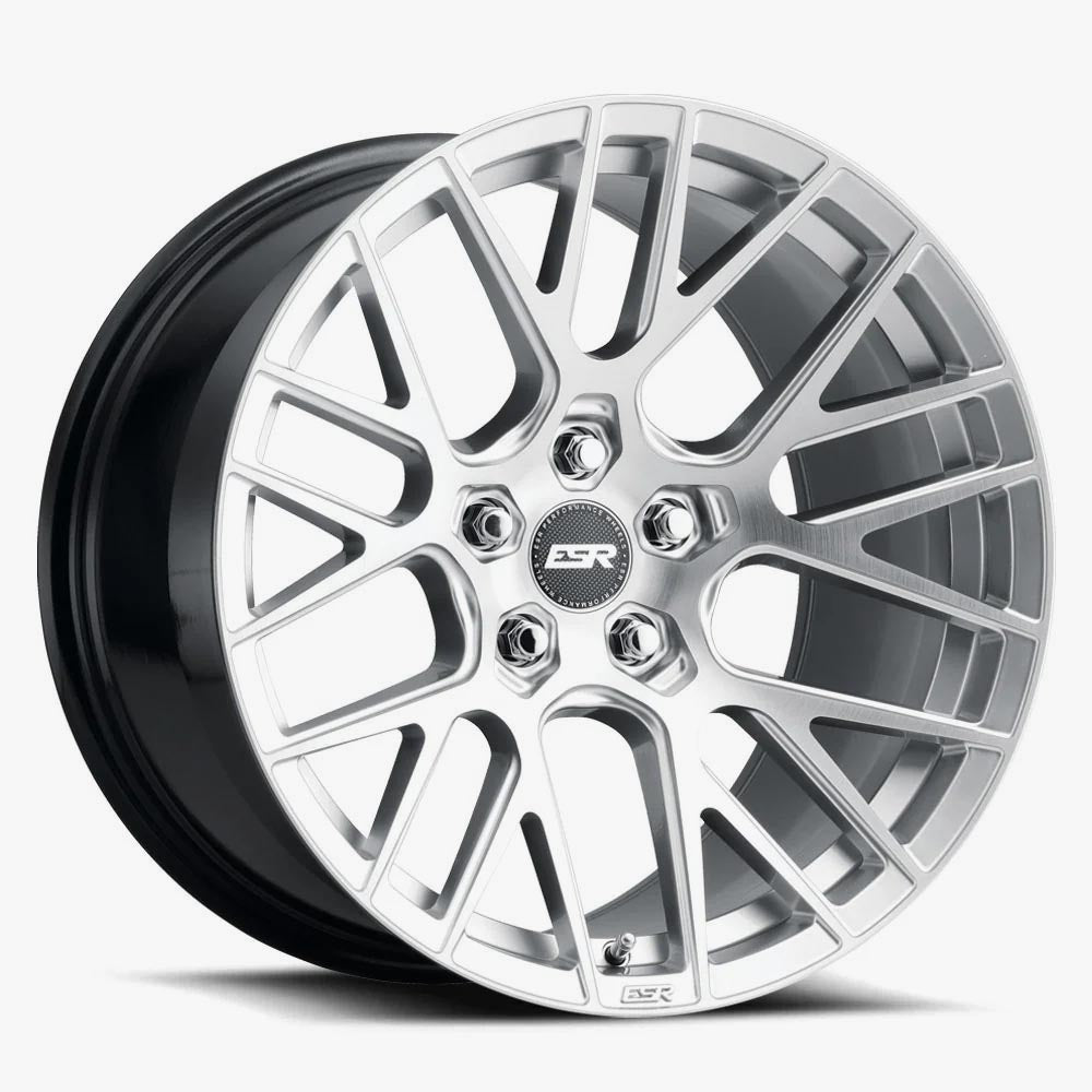 ESR RF11 Brushed Hyper Silver 18x10.5 +22 5x120.6mm 72.6mm - Wheelwiz